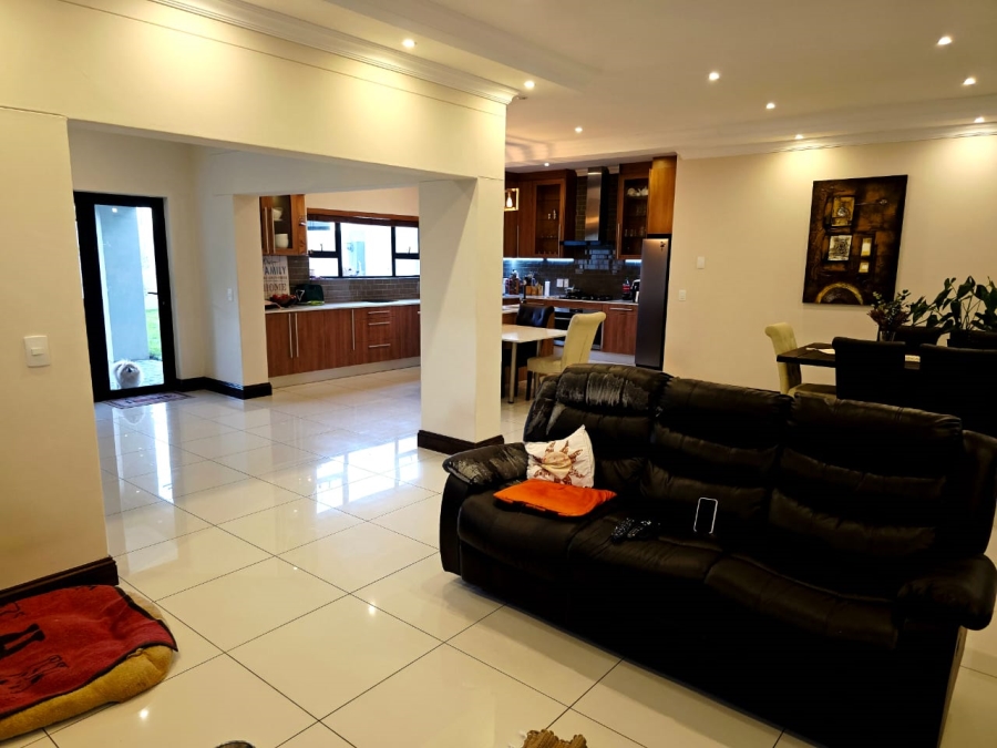 6 Bedroom Property for Sale in Sandown Western Cape